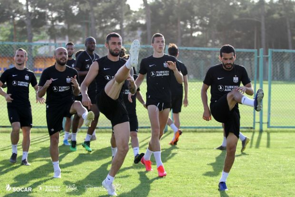 “Neftçi”nin futbolçuları karantinə alınıb